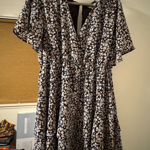 ARULA Black and White Floral Midi Dress - Picture 1 of 2